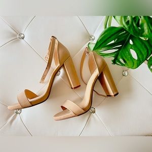 ✨Hot beige chunky heels! ✨